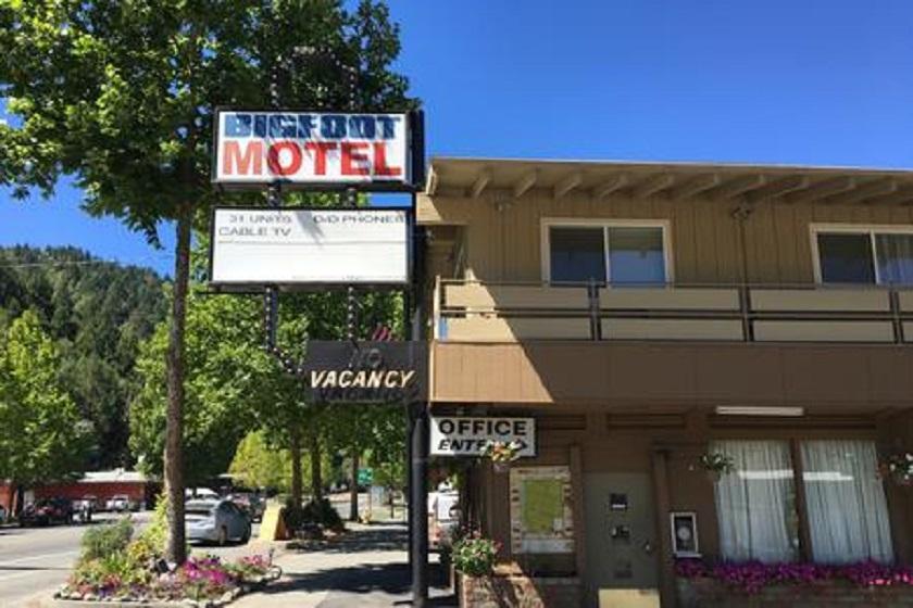 Bigfoot Motel Willow Creek Exterior photo