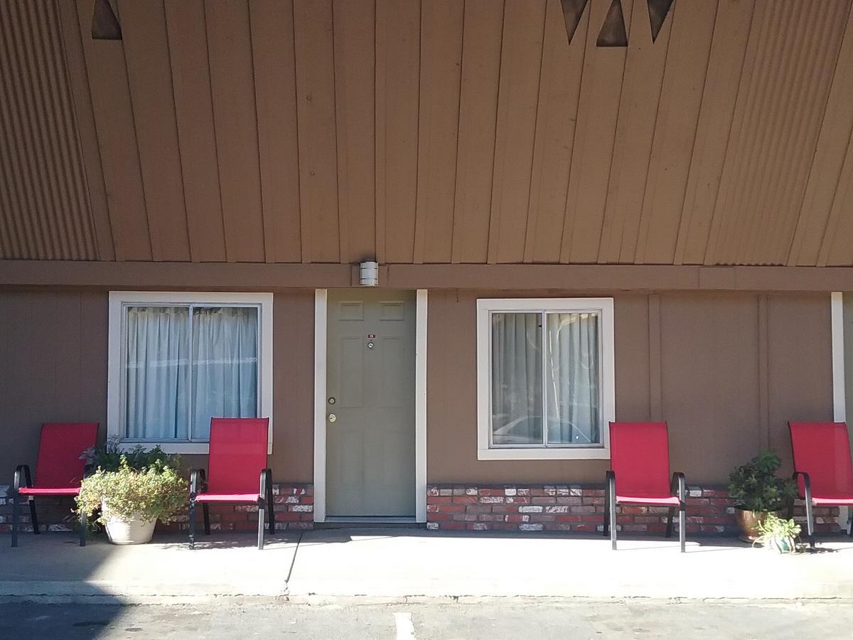 Bigfoot Motel Willow Creek Exterior photo
